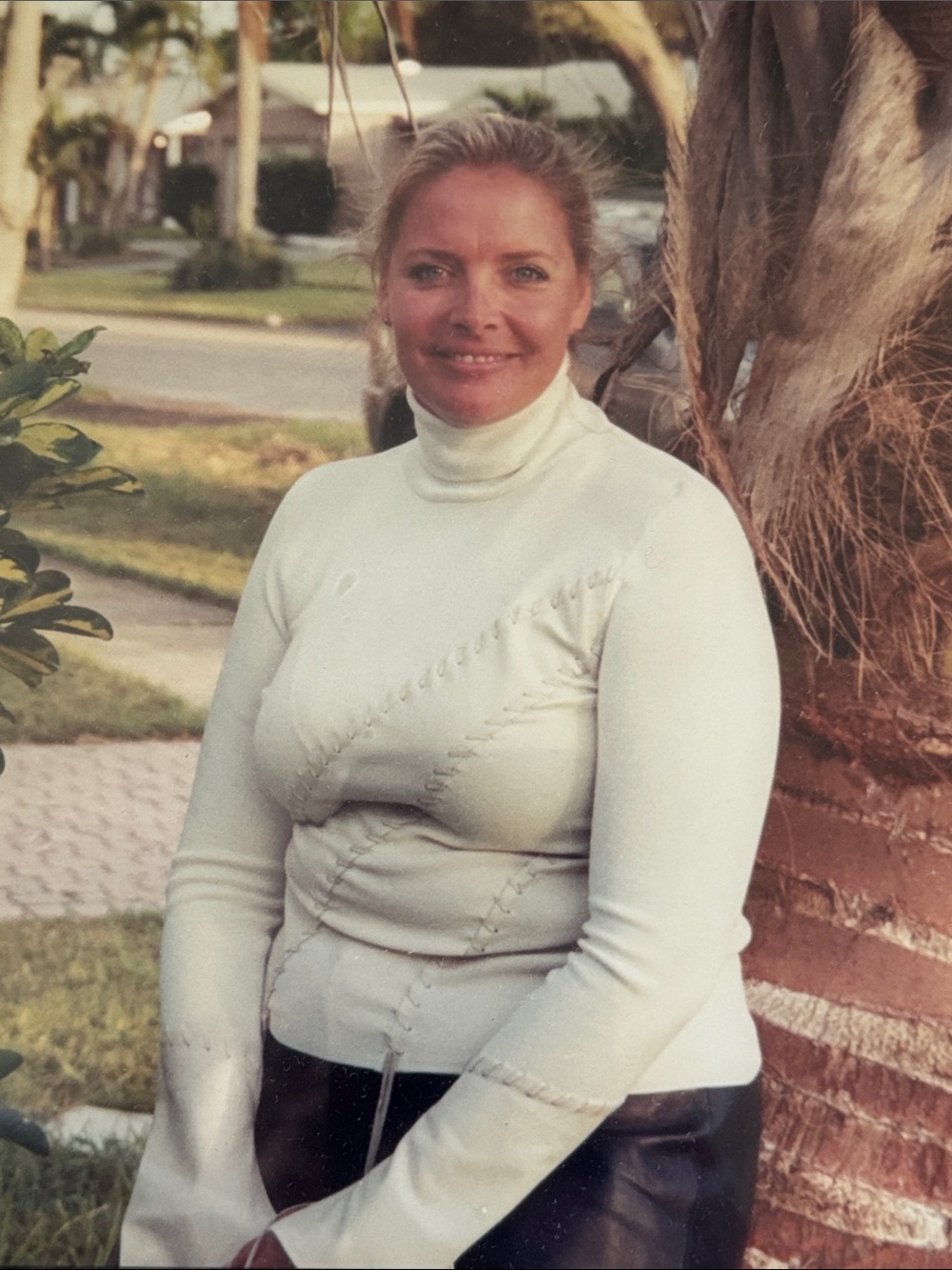 Cache Cream Turtleneck Sweater - Long Sleeve Knit Leather Trim